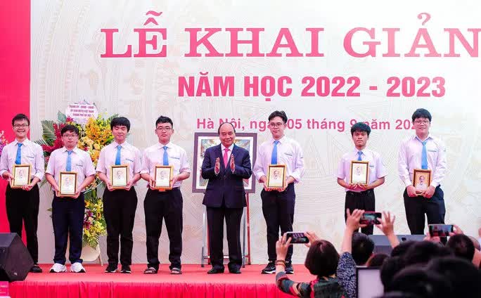 Chủ tịch nước, Thủ tướng dự lễ khai giảng năm học mới - Ảnh 6.