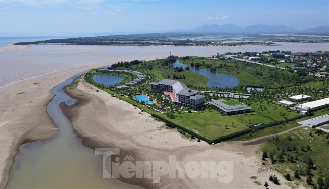 Cận cảnh cáp treo vượt biển dài nhất Bắc Trung Bộ - Ảnh 9. Cận cảnh cáp treo vượt biển dài nhất Bắc Trung Bộ - Ảnh 9.