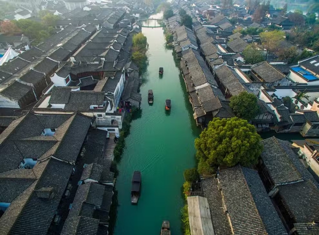 Cổ trấn nước nghìn năm tuổi ở Trung Quốc: Vẻ đẹp non nước hữu tình như tranh thủy mặc, thu hút hàng triệu du khách - Ảnh 1.