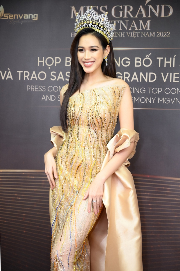 Thảm đỏ Miss Grand Vietnam 2022: Thùy Tiên nổi bật cùng các hoa hậu và dàn thí sinh - Ảnh 3.