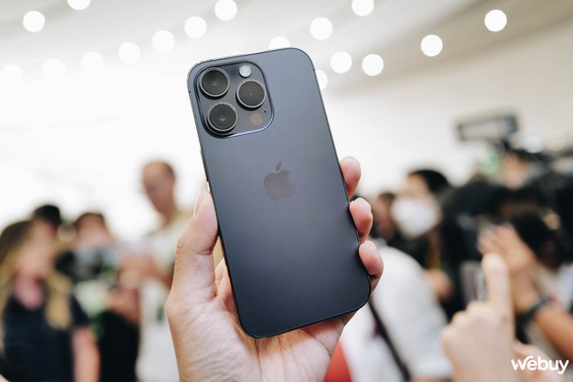 iPhone 14 Pro Dynamic Island với thiết kế độc đáo và đẳng cấp sẽ làm bạn phải phấn khích. Hình ảnh của sản phẩm này sẽ cho thấy camera đẹp mắt, màn hình rộng và tốc độ hoạt động nhanh chóng. Bạn sẽ yêu thích cảm giác cầm nắm iPhone 14 Pro Dynamic Island trong tay.