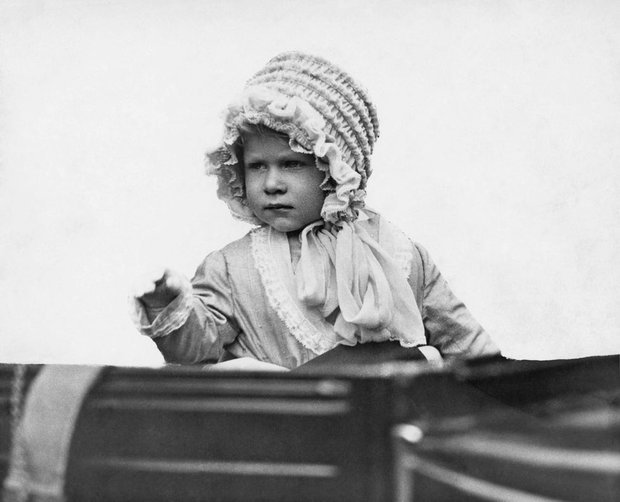 Cuộc đời lẫy lừng của Nữ hoàng Elizabeth II - vị quân vương trị vì 70 năm đã trở thành biểu tượng nước Anh - Ảnh 2. Cuộc đời lẫy lừng của Nữ hoàng Elizabeth II - vị quân vương trị vì 70 năm đã trở thành biểu tượng nước Anh - Ảnh 2.