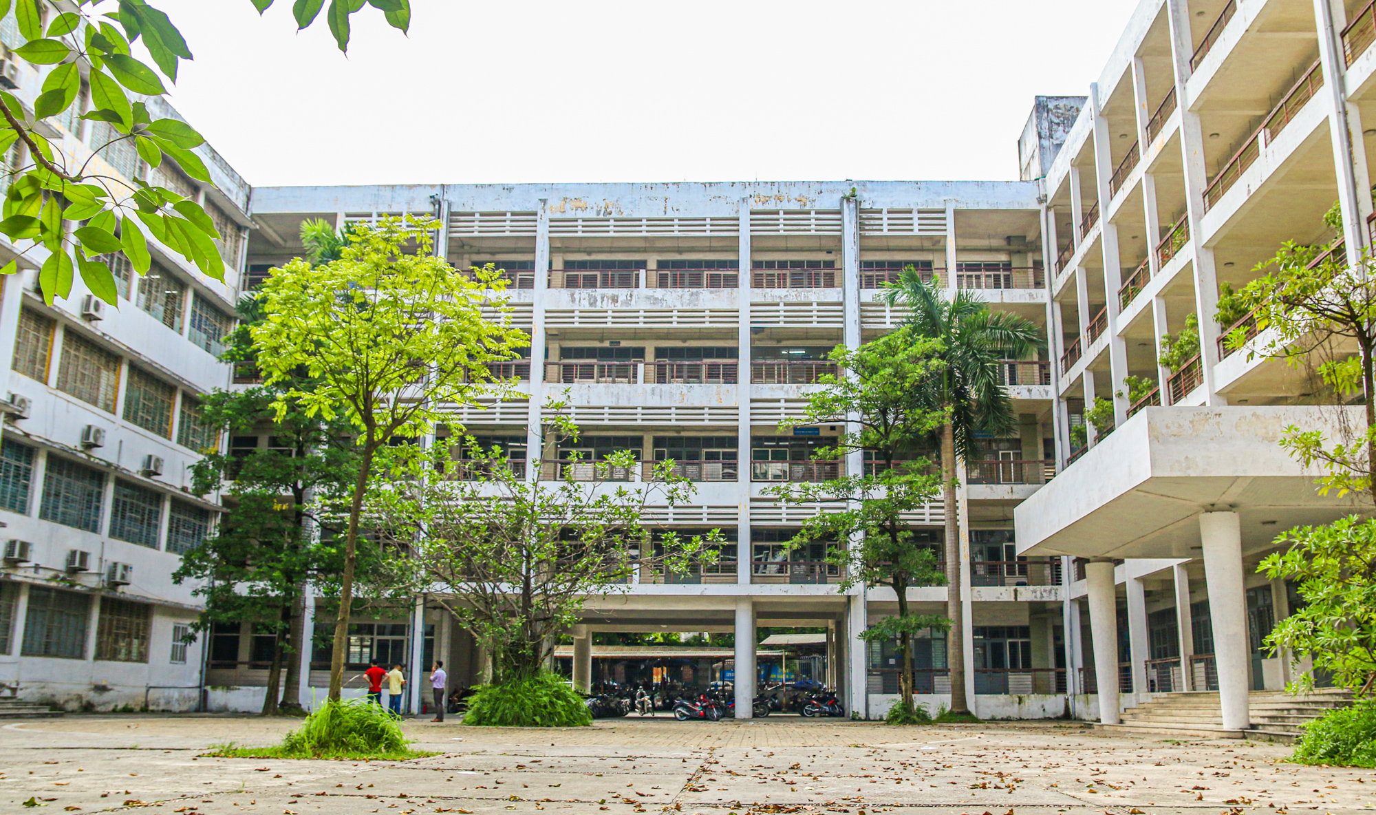Trường đại học rộng nhất trung tâm Hà Nội, sinh viên phải tra bản đồ để tìm đường - Ảnh 2. Trường đại học rộng nhất trung tâm Hà Nội, sinh viên phải tra bản đồ để tìm đường - Ảnh 2.