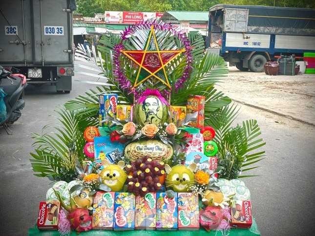 Mâm cỗ Trung thu hút khách, làm xuyên đêm không hết việc - Ảnh 4. Mâm cỗ Trung thu hút khách, làm xuyên đêm không hết việc - Ảnh 4.