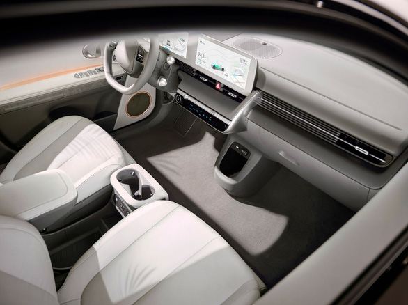 Hyundai hé lộ Ioniq 5 hiệu suất cao: Nhiều điểm lạ trong nội thất khiến cách lái khác biệt - Ảnh 1.