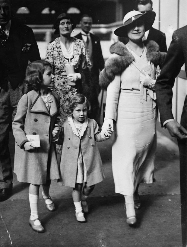 Cuộc đời lẫy lừng của Nữ hoàng Elizabeth II - vị quân vương trị vì 70 năm đã trở thành biểu tượng nước Anh - Ảnh 3. Cuộc đời lẫy lừng của Nữ hoàng Elizabeth II - vị quân vương trị vì 70 năm đã trở thành biểu tượng nước Anh - Ảnh 3.