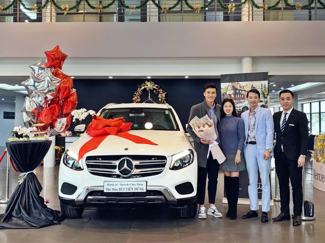 Thủ thành Bùi Tiến Dũng & gu chơi xe khiến nhiều người ngưỡng mộ - Ảnh 2. Thủ thành Bùi Tiến Dũng & gu chơi xe khiến nhiều người ngưỡng mộ - Ảnh 2.
