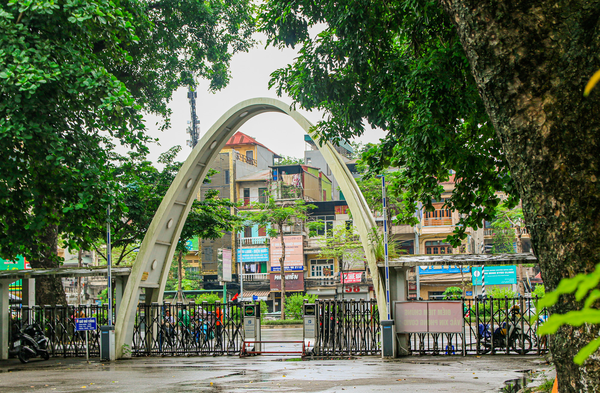 Trường đại học rộng nhất trung tâm Hà Nội, sinh viên phải tra bản đồ để tìm đường - Ảnh 4. Trường đại học rộng nhất trung tâm Hà Nội, sinh viên phải tra bản đồ để tìm đường - Ảnh 4.