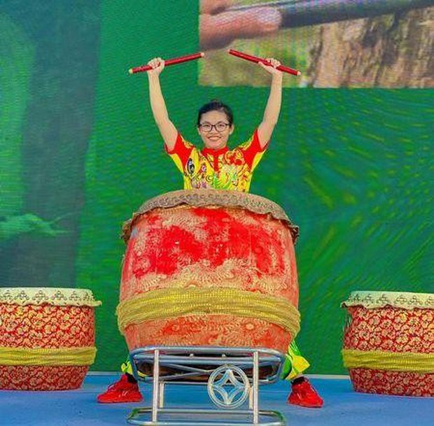 Bóng hồng 9x lập kỷ lục châu Á trở thành huấn luyện viên múa lân - Ảnh 3. Bóng hồng 9x lập kỷ lục châu Á trở thành huấn luyện viên múa lân - Ảnh 3.
