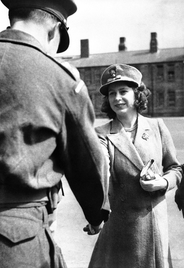 Cuộc đời lẫy lừng của Nữ hoàng Elizabeth II - vị quân vương trị vì 70 năm đã trở thành biểu tượng nước Anh - Ảnh 6. Cuộc đời lẫy lừng của Nữ hoàng Elizabeth II - vị quân vương trị vì 70 năm đã trở thành biểu tượng nước Anh - Ảnh 6.