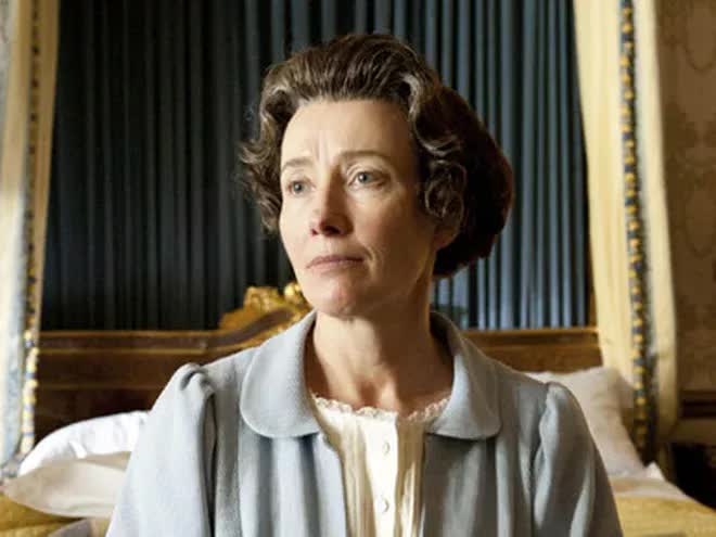 Những lần Nữ hoàng Elizabeth II được thể hiện trên màn ảnh: Có diễn viên vô cùng giống nguyên mẫu - Ảnh 7. Những lần Nữ hoàng Elizabeth II được thể hiện trên màn ảnh: Có diễn viên vô cùng giống nguyên mẫu - Ảnh 7.