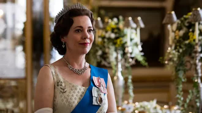 Những lần Nữ hoàng Elizabeth II được thể hiện trên màn ảnh: Có diễn viên vô cùng giống nguyên mẫu - Ảnh 10. Những lần Nữ hoàng Elizabeth II được thể hiện trên màn ảnh: Có diễn viên vô cùng giống nguyên mẫu - Ảnh 10.