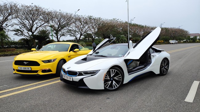 Dân chơi Hà Nội bán cặp Ford Mustang và BMW i8 cùng đời biển khủng giá 5,9 tỷ đồng - Ảnh 1.