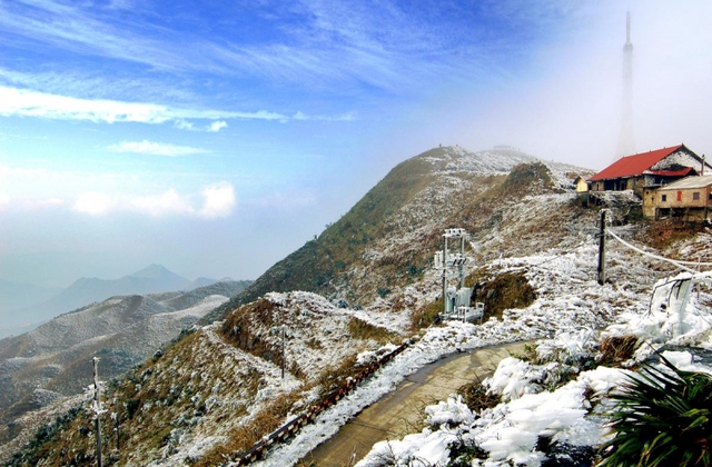 Không chỉ ở đỉnh Fansipan, Việt Nam cũng có nhiều địa điểm khác có thể săn tuyết rơi - Ảnh 7.