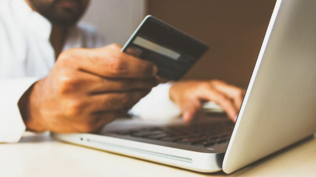 Tại sao bạn nên cân nhắc sử dụng thẻ tín dụng khi mua sắm trực tuyến? - Ảnh 1.