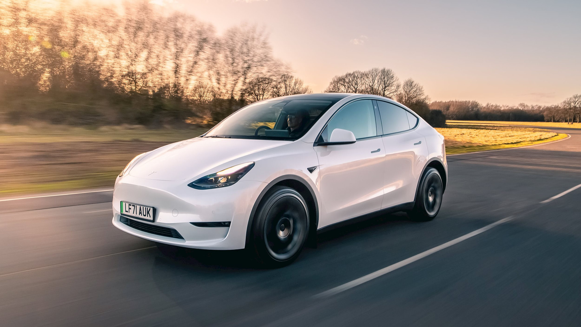 Tesla giảm giá 20 sản phẩm xe điện tại nhiều quốc gia