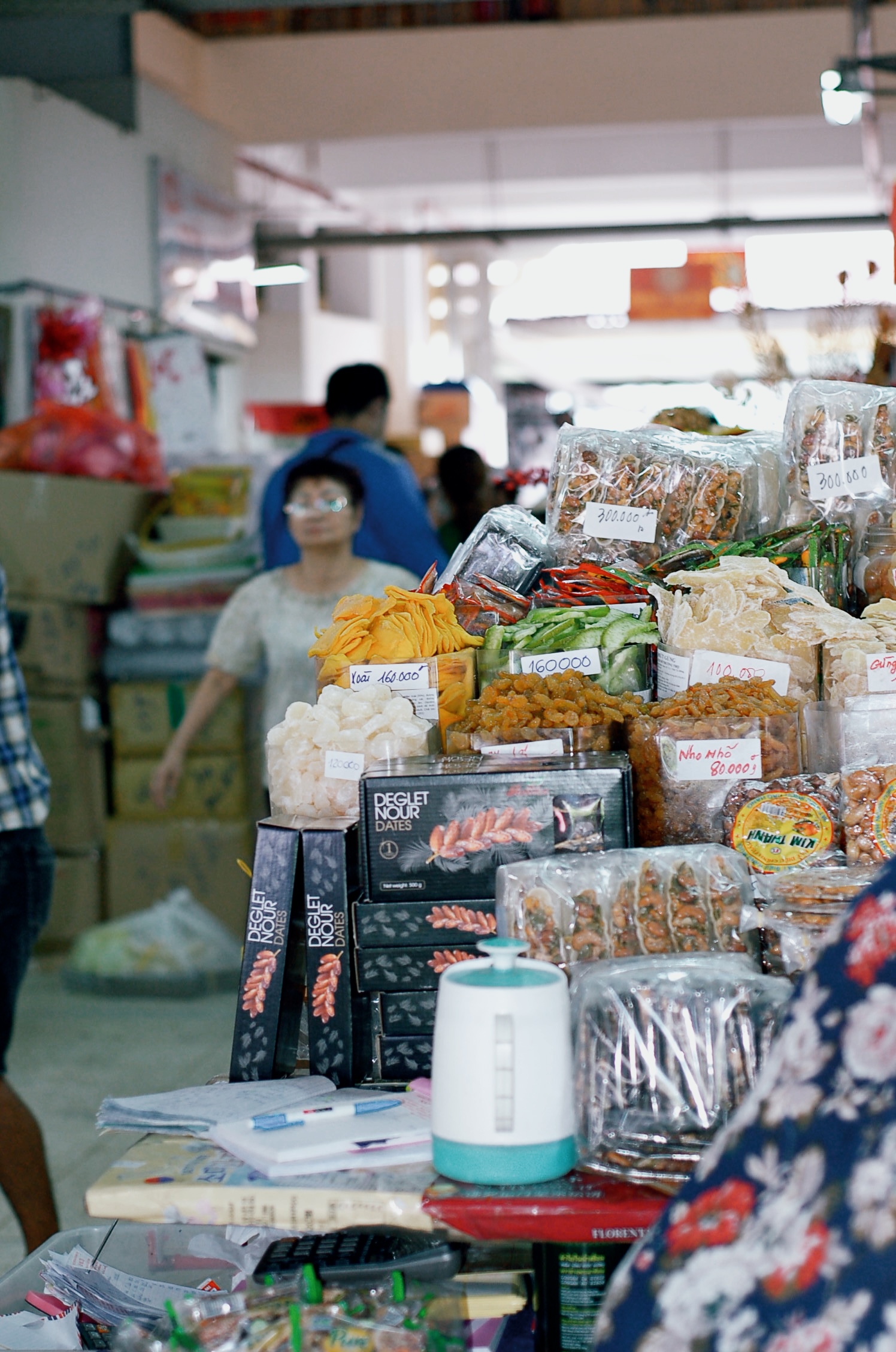 Chợ Bình Tây tấp nập người ra vào dịp Tết, tiểu thương vẫn tiếc hùi hụi cảnh đông đúc nhiều năm trước - Ảnh 18.