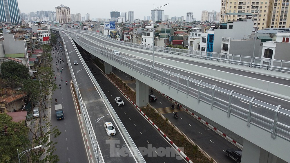 Hình ảnh hiếm thấy của điểm đen giao thông trên trục đường Vành đai 2 Hà Nội - Ảnh 2.