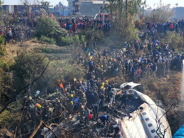 Máy bay Nepal nghiêng 90 độ trước khi rơi khiến 72 người thiệt mạng và lời kể của nhân chứng - Ảnh 1.