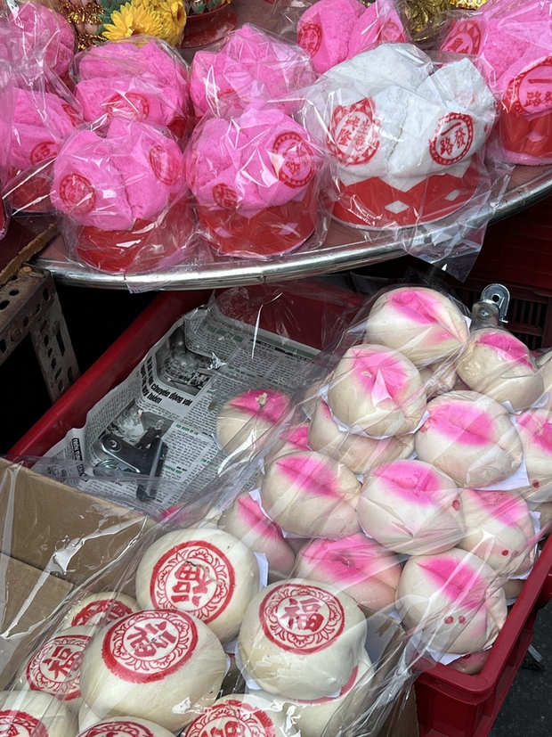 Vòng quanh chợ Phùng Hưng, tròn mắt với vô vàn món bánh truyền thống của người Hoa dịp Tết Nguyên đán - Ảnh 15.