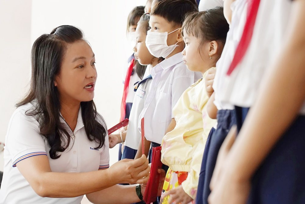 Sacombank và hành trình 20 năm Kết nối cộng đồng – Lan tỏa yêu thương - Ảnh 2. Sacombank và hành trình 20 năm Kết nối cộng đồng – Lan tỏa yêu thương - Ảnh 2.