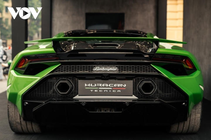 Cận cảnh Lamborghini Huracan Tecnica giá gần 20 tỷ đồng tại Hà Nội - Ảnh 4.