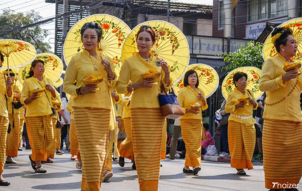 Nghi lễ cầu may ở các quốc gia châu Á: Tránh gội đầu vào mùng Một để không rửa trôi tài lộc, đổ sữa về hướng Đông để cầu bình an - Ảnh 5.