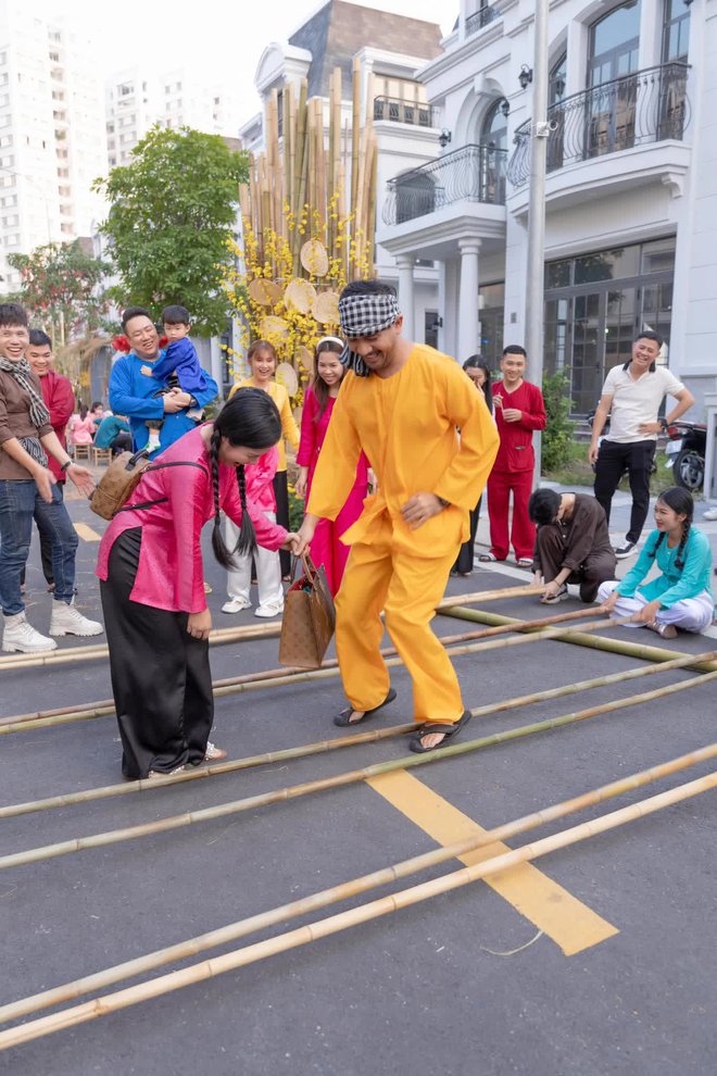  Dù gây lùm xùm nhưng toàn cảnh chợ quê mà Đoàn Di Băng dựng giữa khu đại gia vẫn khiến người xem choáng ngợp vì độ khủng - Ảnh 7.