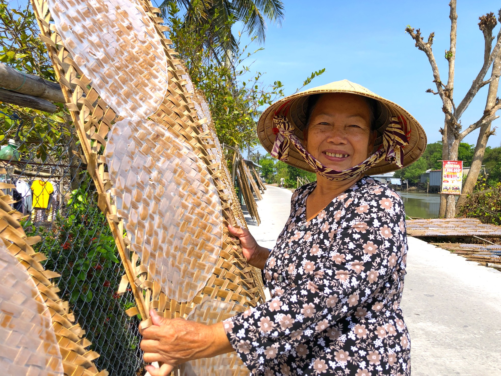 Bánh tráng miền Tây đắt như tôm tươi dịp Tết - Ảnh 5.