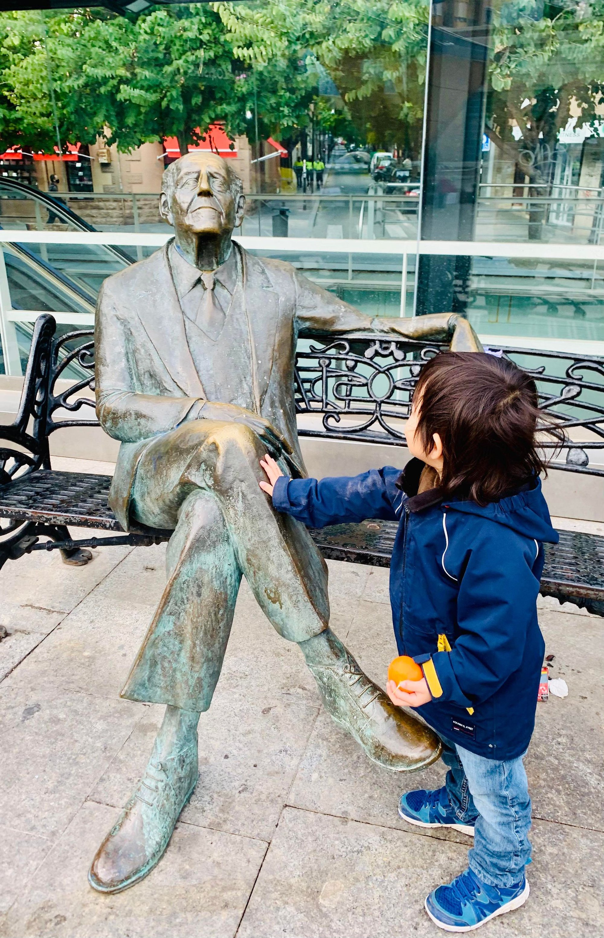 Nhờ dạy con 1 kỹ năng quan trọng, mẹ Việt ở Thụy Điển thoát khỏi tình huống nguy hiểm trong gang tấc - Ảnh 1. Nhờ dạy con 1 kỹ năng quan trọng, mẹ Việt ở Thụy Điển thoát khỏi tình huống nguy hiểm trong gang tấc - Ảnh 1.