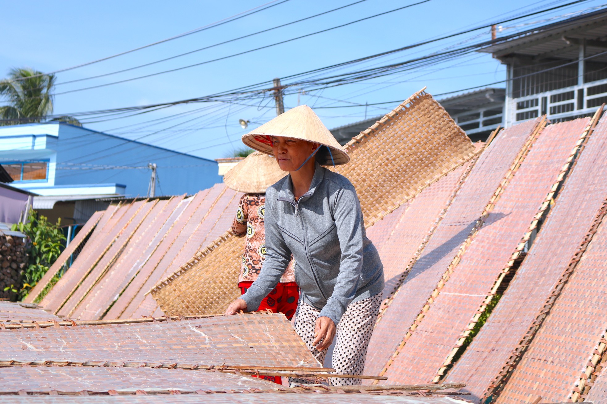 Bánh tráng miền Tây đắt như tôm tươi dịp Tết - Ảnh 13.