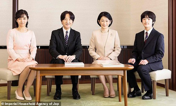 Hoàng gia Nhật công bố ảnh mừng năm mới 2023, ngoại hình nàng công chúa “cô đơn nhất thế giới” gây chú ý - Ảnh 5.