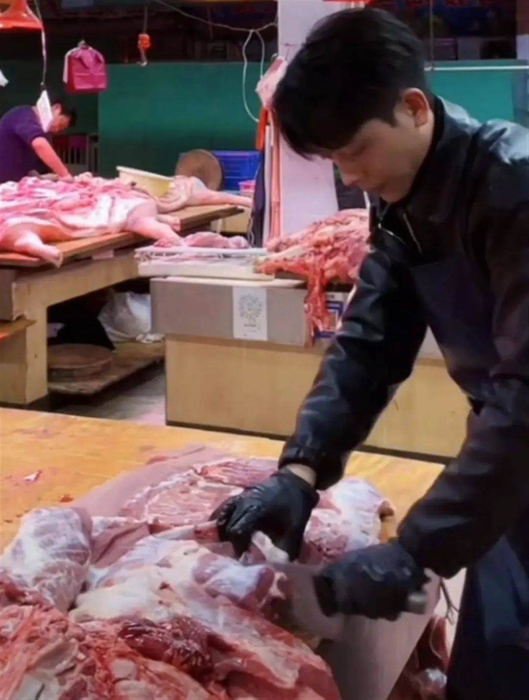 Hotboy 10x livestream bán thịt lợn, thu hút cả triệu khách hàng: Tìm ra ngách kinh doanh để kiếm tiền, rồi nghỉ hưu làm điều mình thích - Ảnh 3.