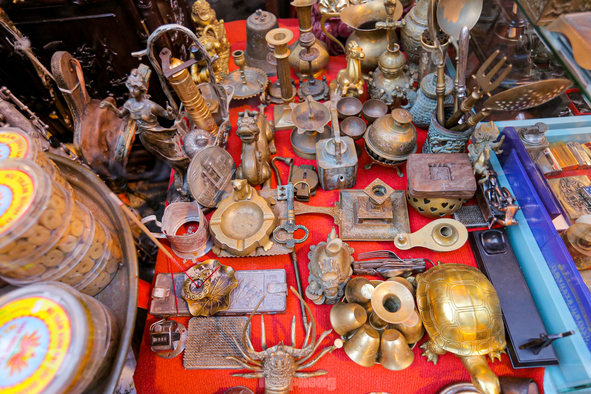 Ngày cuối thảnh thơi, đi chợ Tết mua đồ cổ, đồ cũ - Ảnh 9.