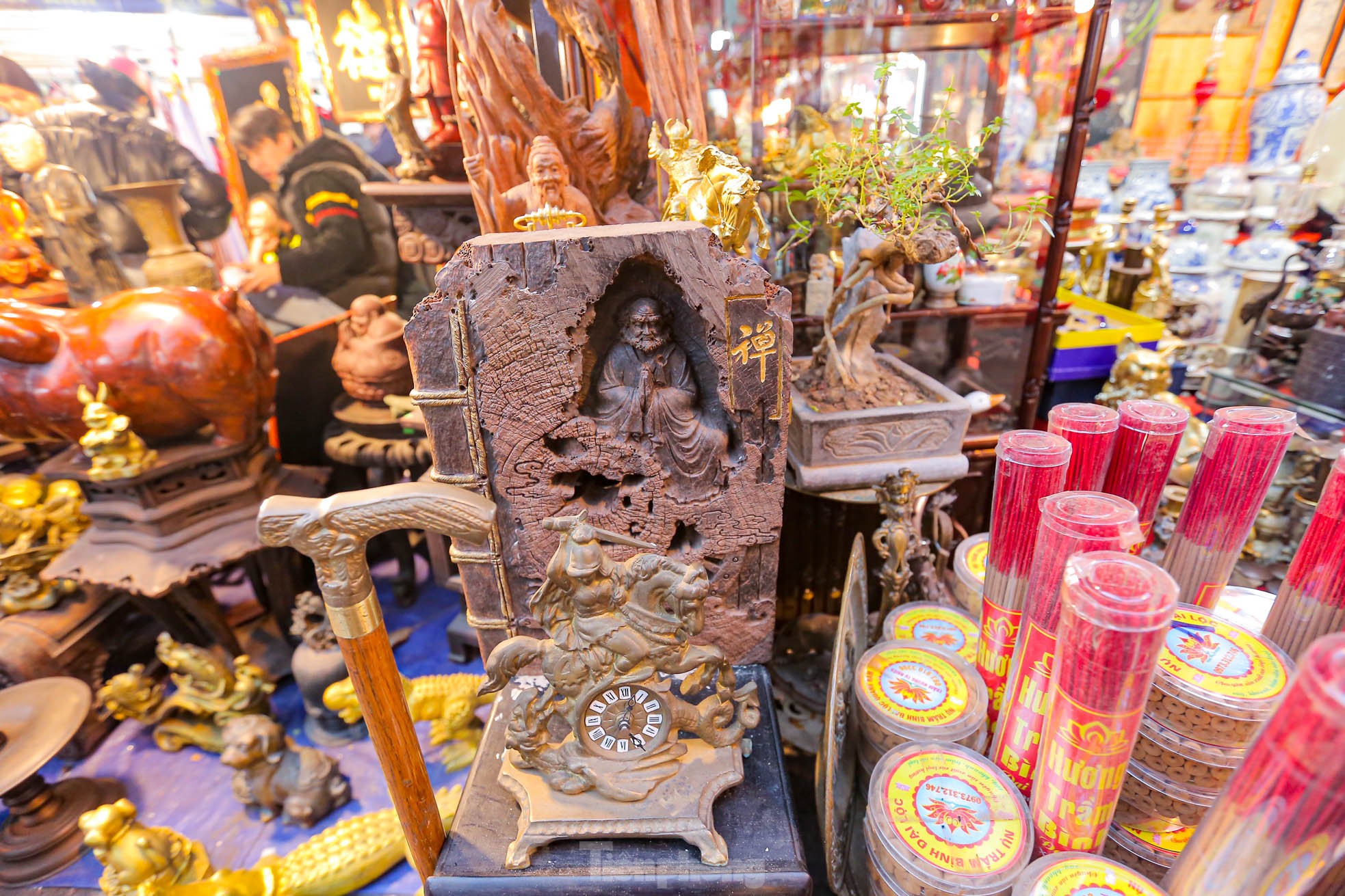 Ngày cuối thảnh thơi, đi chợ Tết mua đồ cổ, đồ cũ - Ảnh 8.