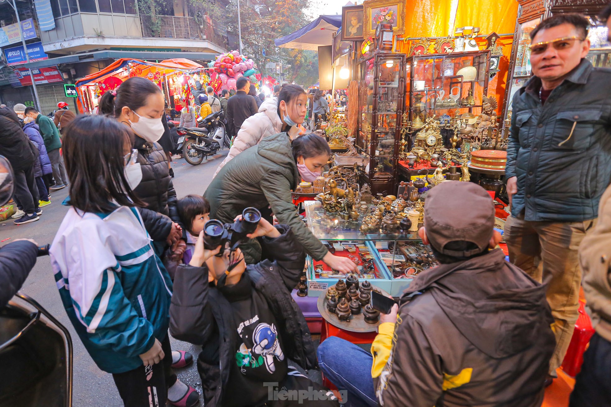 Ngày cuối thảnh thơi, đi chợ Tết mua đồ cổ, đồ cũ - Ảnh 7.