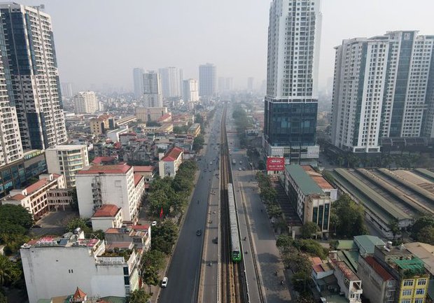  Những tuyến phố Hà Nội hằng ngày đông đúc bỗng yên bình trong ngày 30 Tết - Ảnh 1.