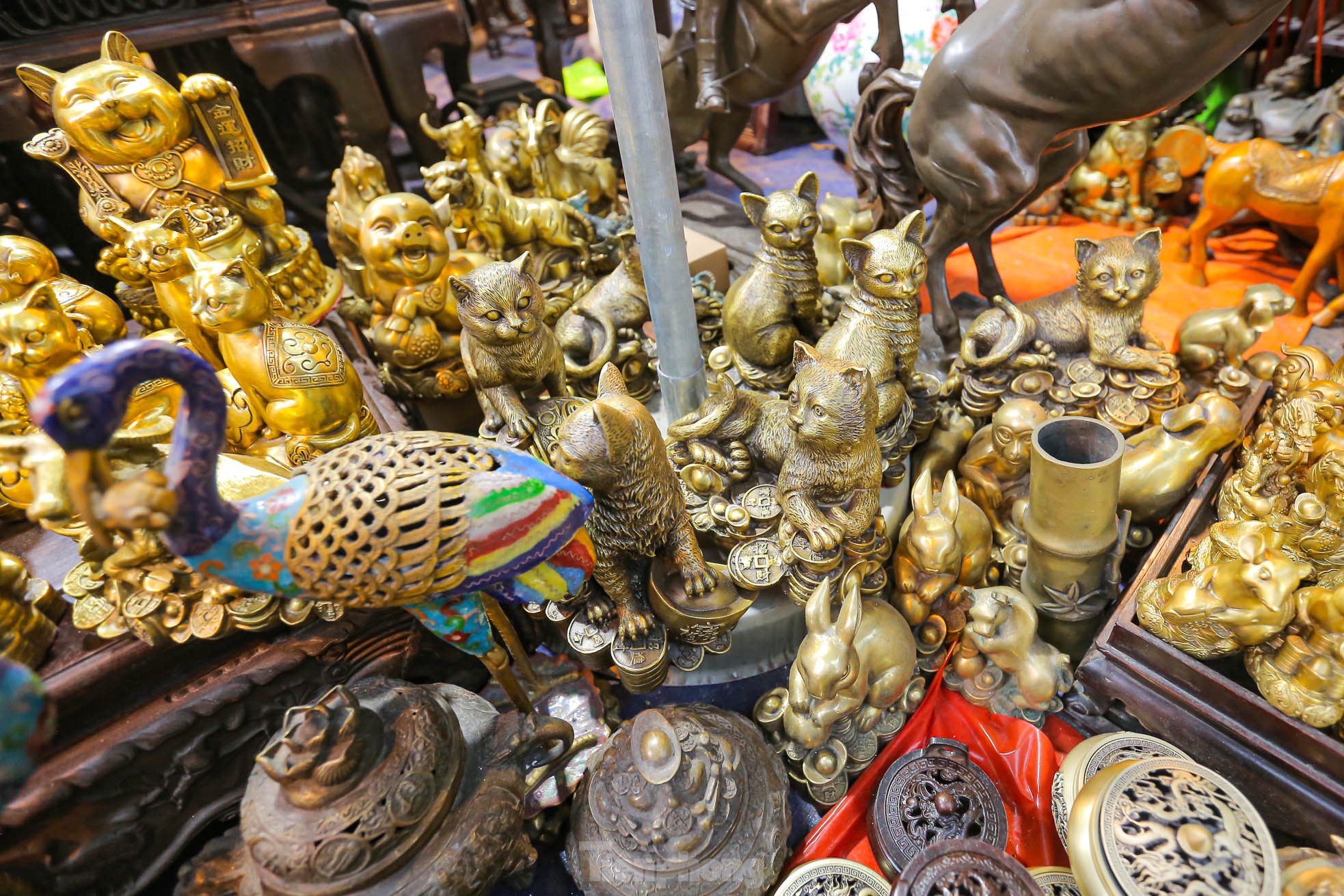 Ngày cuối thảnh thơi, đi chợ Tết mua đồ cổ, đồ cũ - Ảnh 5.