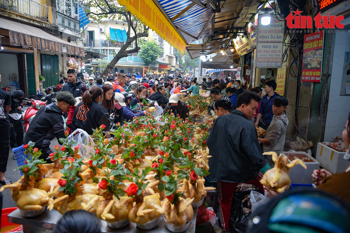 Thanh toán không dùng tiền mặt tại chợ phố cổ Hà Nội - Ảnh 1.