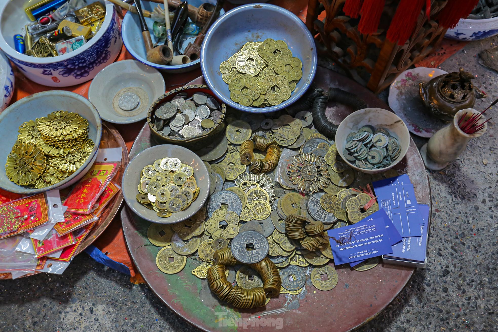 Ngày cuối thảnh thơi, đi chợ Tết mua đồ cổ, đồ cũ - Ảnh 3.