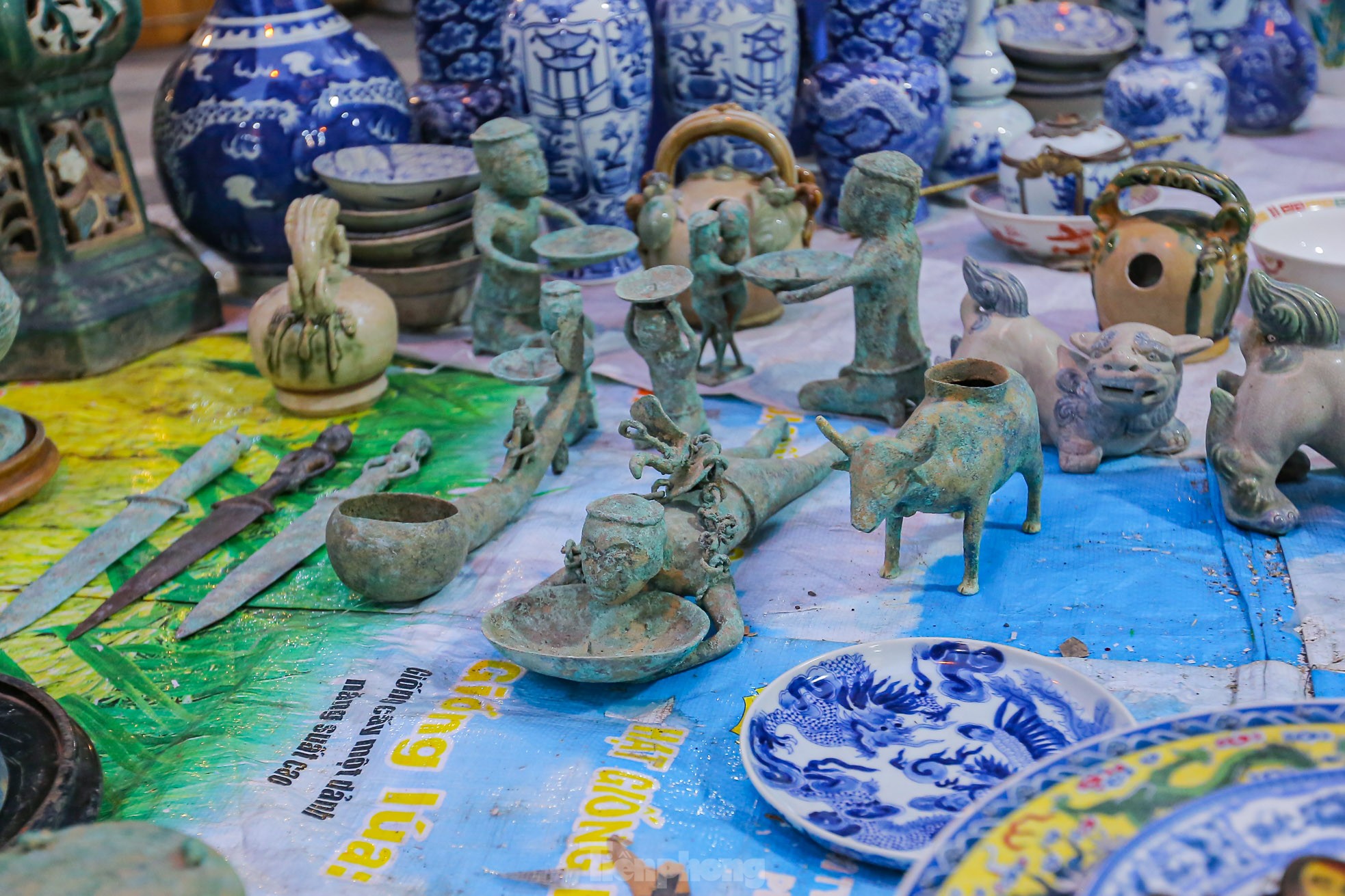 Ngày cuối thảnh thơi, đi chợ Tết mua đồ cổ, đồ cũ - Ảnh 17.