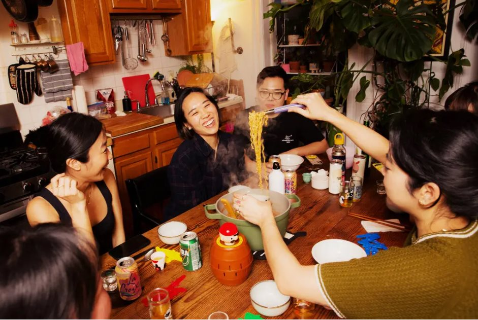 Những người trẻ đang làm mới… Tết - Ảnh 1. Những người trẻ đang làm mới… Tết - Ảnh 1.