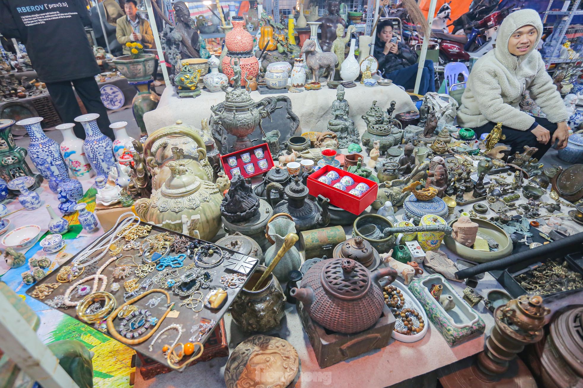 Ngày cuối thảnh thơi, đi chợ Tết mua đồ cổ, đồ cũ - Ảnh 15.