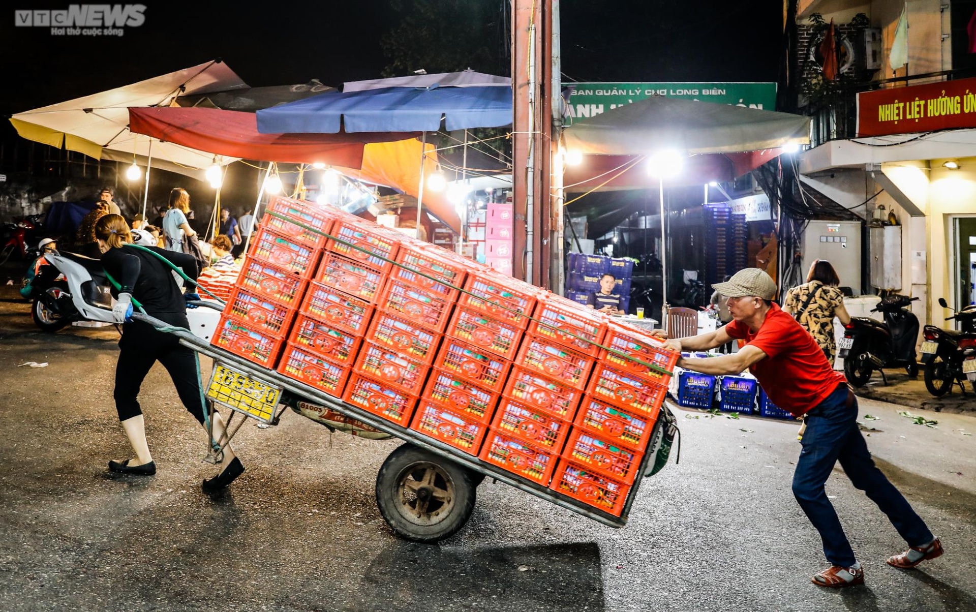 Phận cửu vạn kéo hàng xuyên đêm đông giá rét, vẫn lo cái Tết thiếu bánh chưng - Ảnh 7.