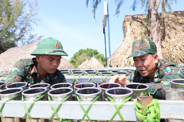 Bên trong trận địa pháo hoa tầm cao ở Cần Thơ trước giờ khai hỏa - Ảnh 7.