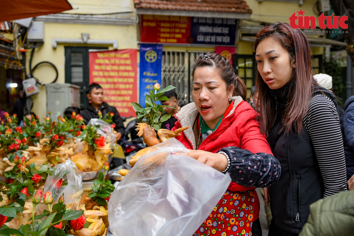 Thanh toán không dùng tiền mặt tại chợ phố cổ Hà Nội - Ảnh 8.