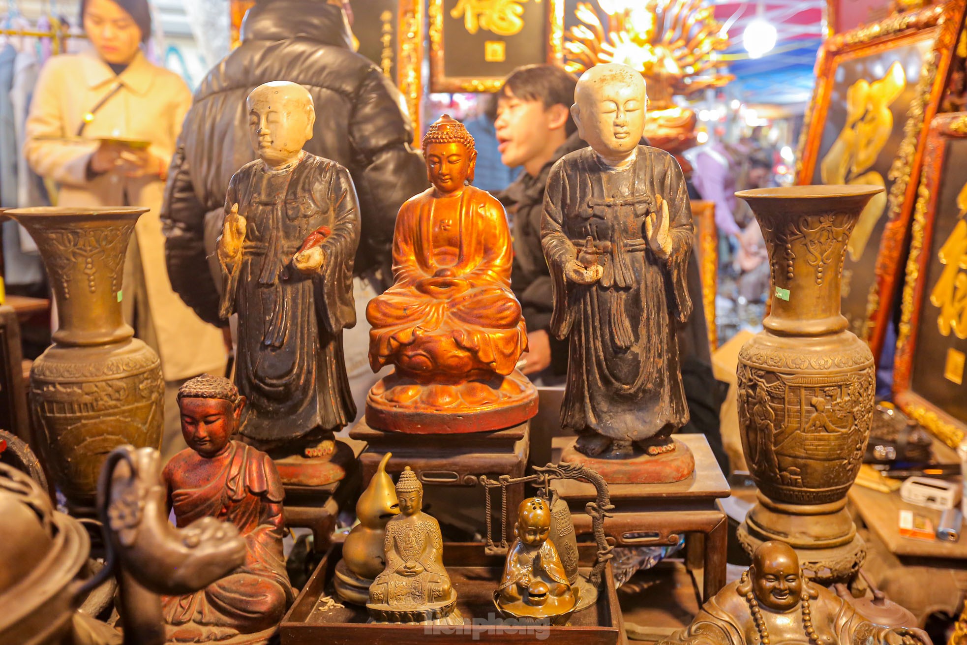 Ngày cuối thảnh thơi, đi chợ Tết mua đồ cổ, đồ cũ - Ảnh 10.