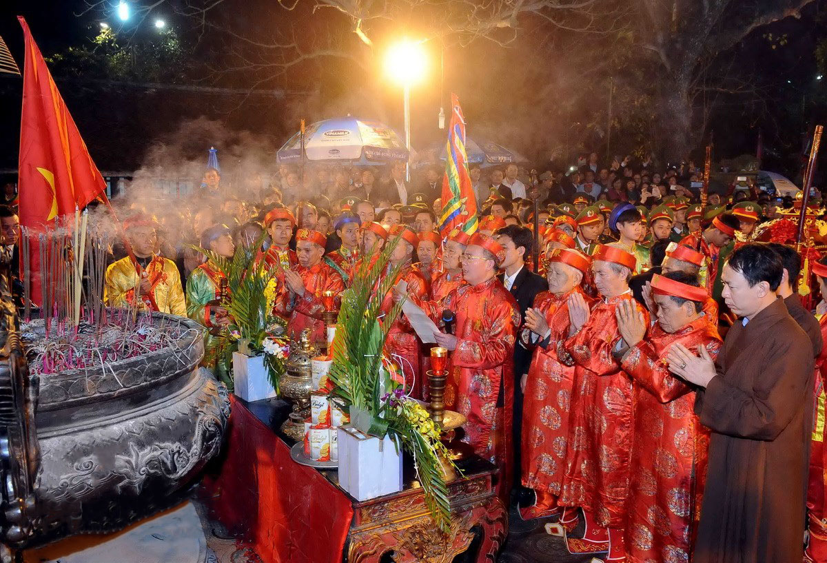 Các gia đình du xuân đầu năm ở những lễ hội truyền thống, vừa linh thiêng, vừa không lo về giá - Ảnh 15.