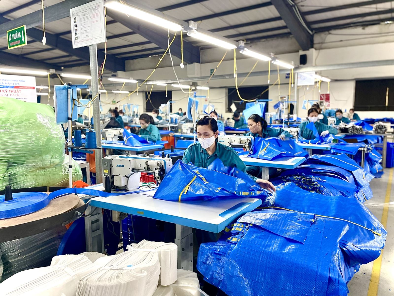Doanh nghiệp biến thách thức thành cơ hội - Ảnh 1. Doanh nghiệp biến thách thức thành cơ hội - Ảnh 1.