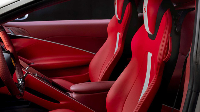 Ferrari Roma phiên bản đặc biệt có bộ ấm trà, hộp xì gà và cả... diều trong xe - Ảnh 6.